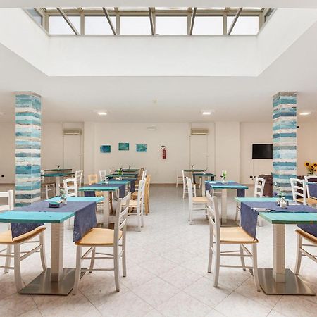 Hotel Il Riccio 切萨雷奥港 外观 照片