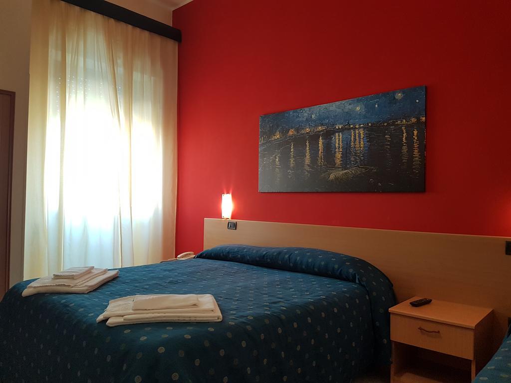 Hotel Il Riccio 切萨雷奥港 外观 照片