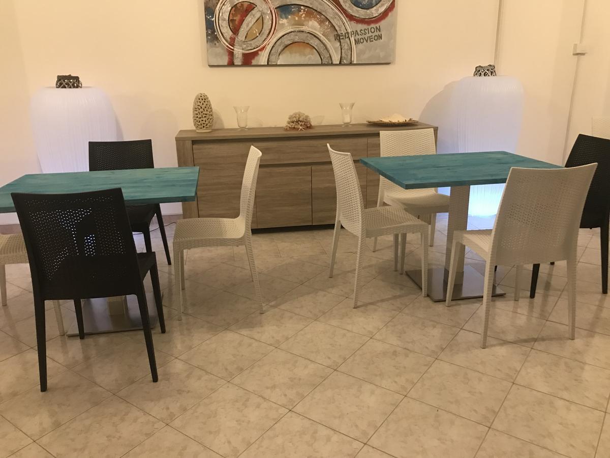 Hotel Il Riccio 切萨雷奥港 外观 照片