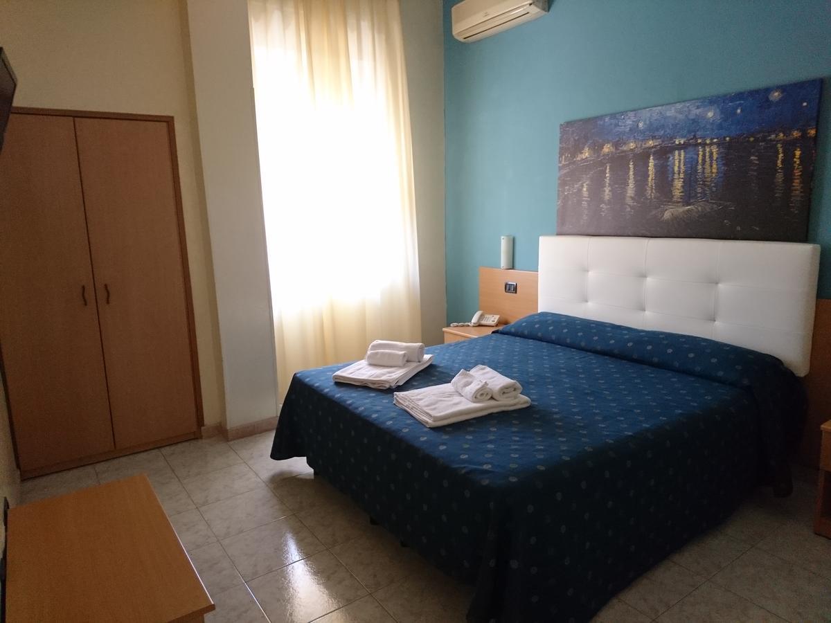 Hotel Il Riccio 切萨雷奥港 外观 照片