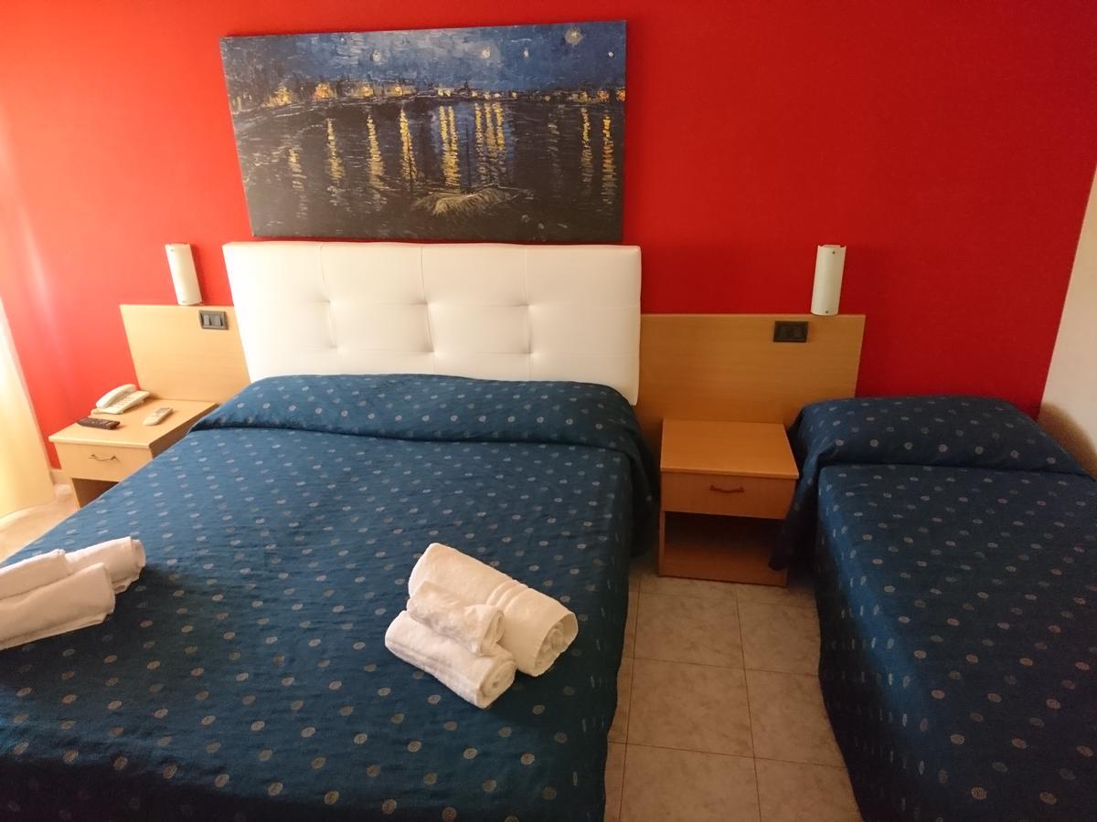Hotel Il Riccio 切萨雷奥港 外观 照片