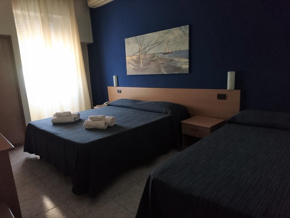 Hotel Il Riccio 切萨雷奥港 外观 照片