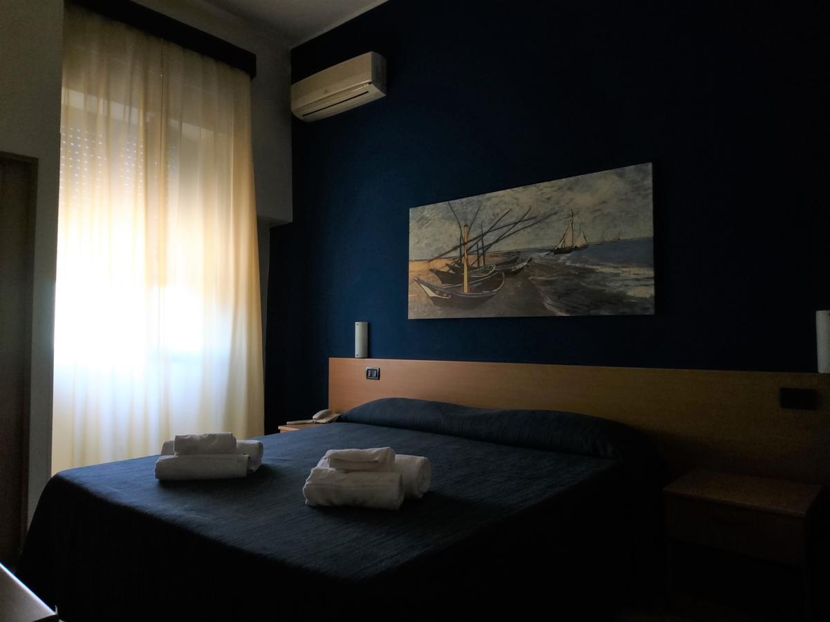Hotel Il Riccio 切萨雷奥港 外观 照片