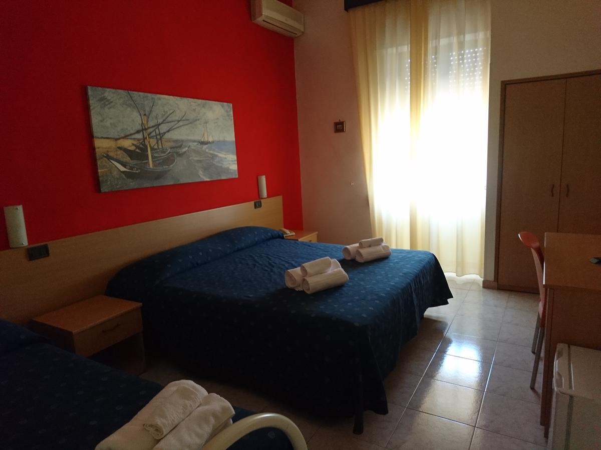 Hotel Il Riccio 切萨雷奥港 外观 照片