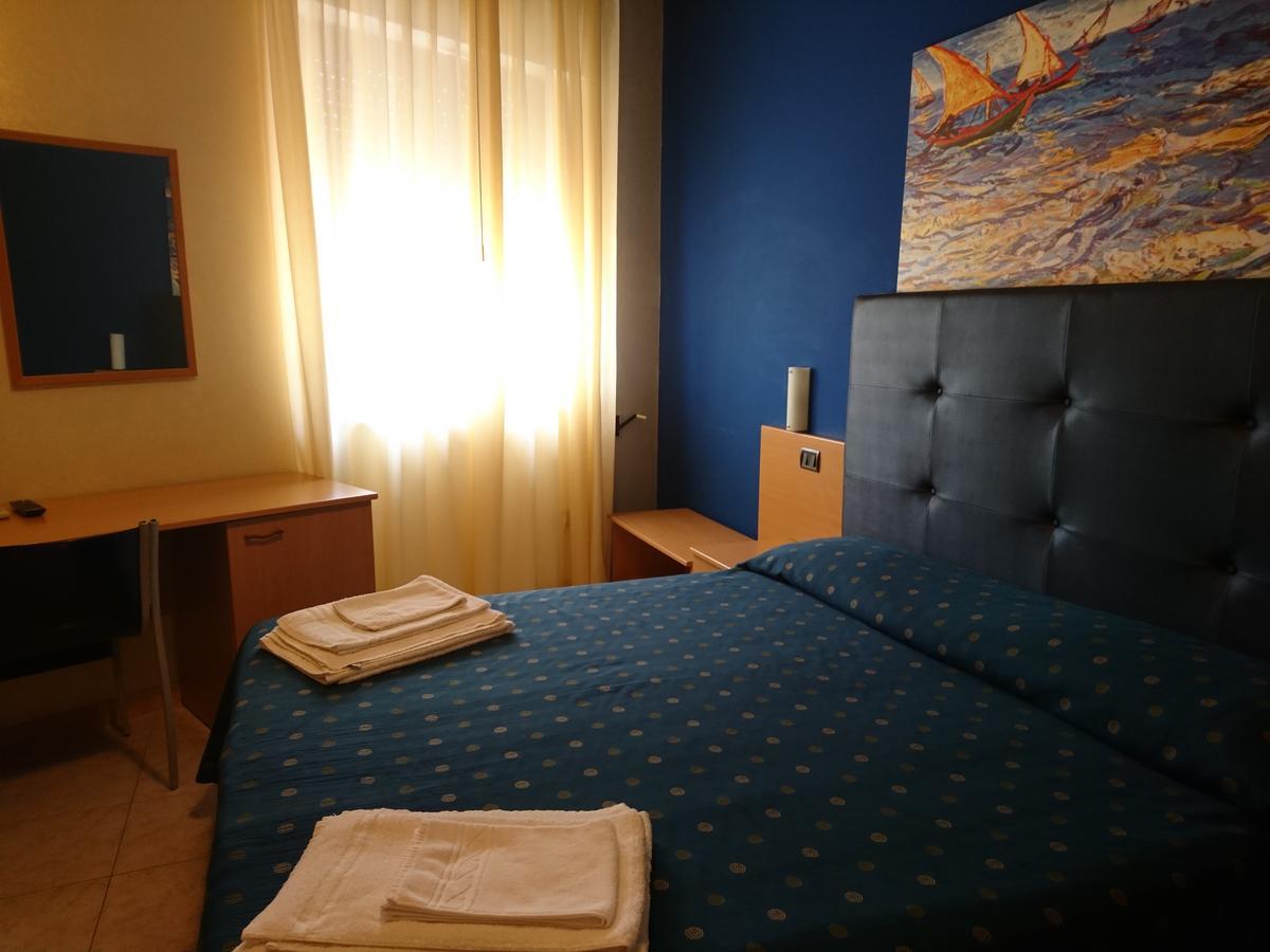 Hotel Il Riccio 切萨雷奥港 外观 照片