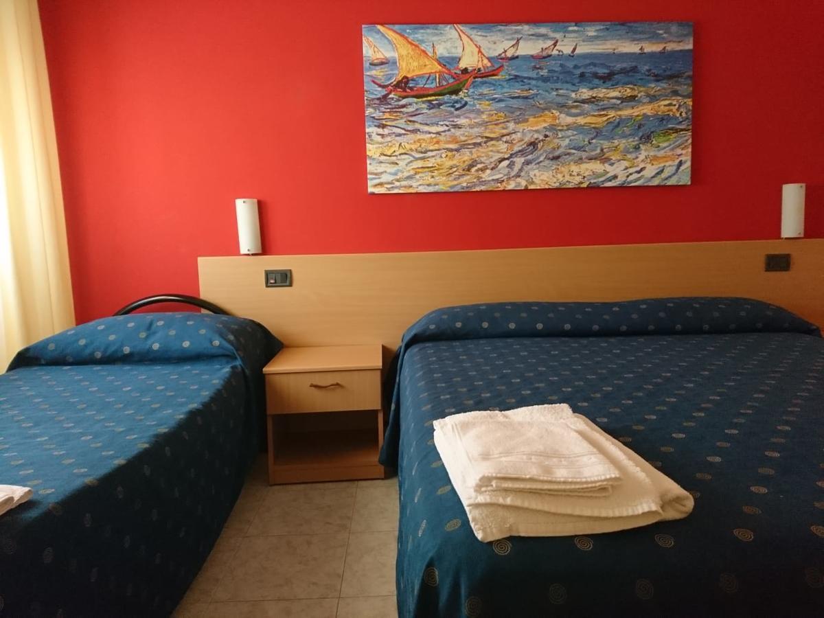 Hotel Il Riccio 切萨雷奥港 外观 照片