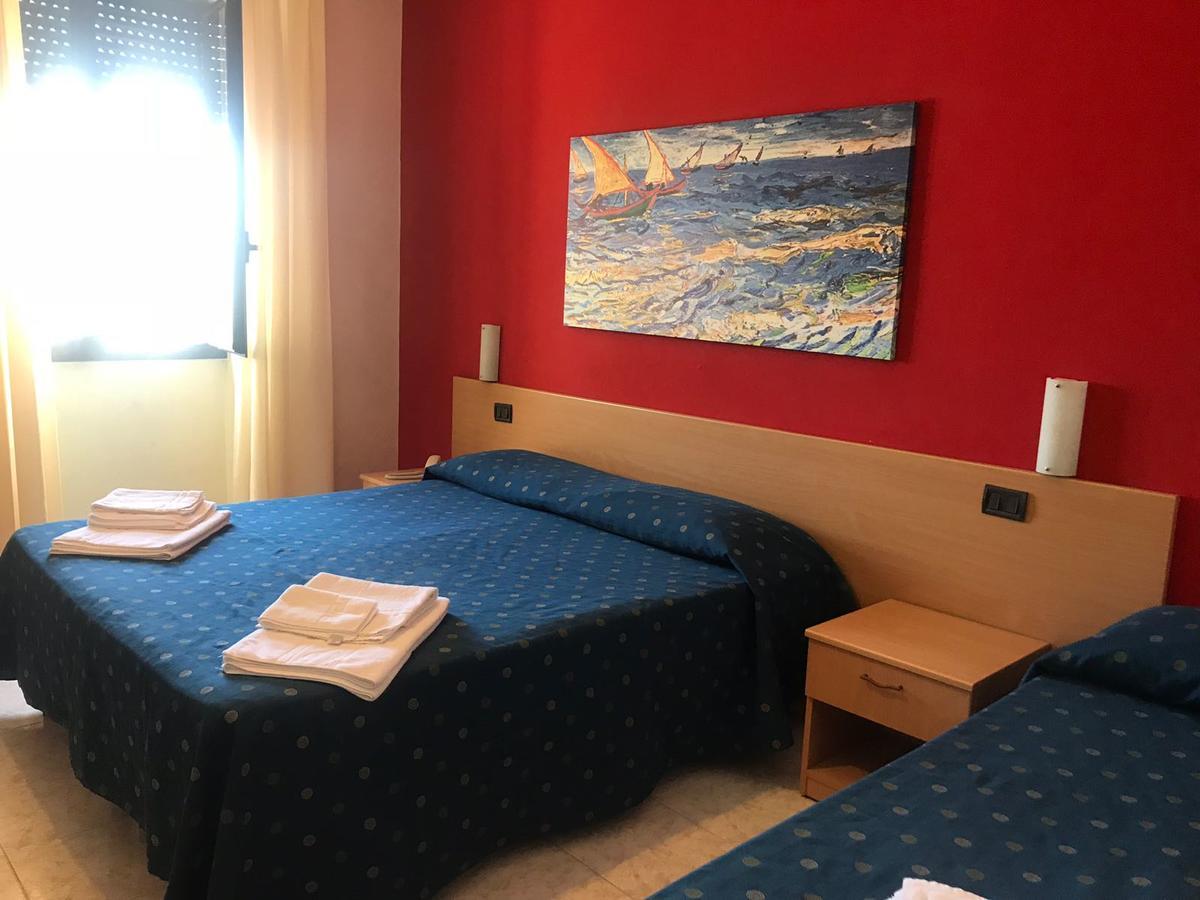 Hotel Il Riccio 切萨雷奥港 外观 照片