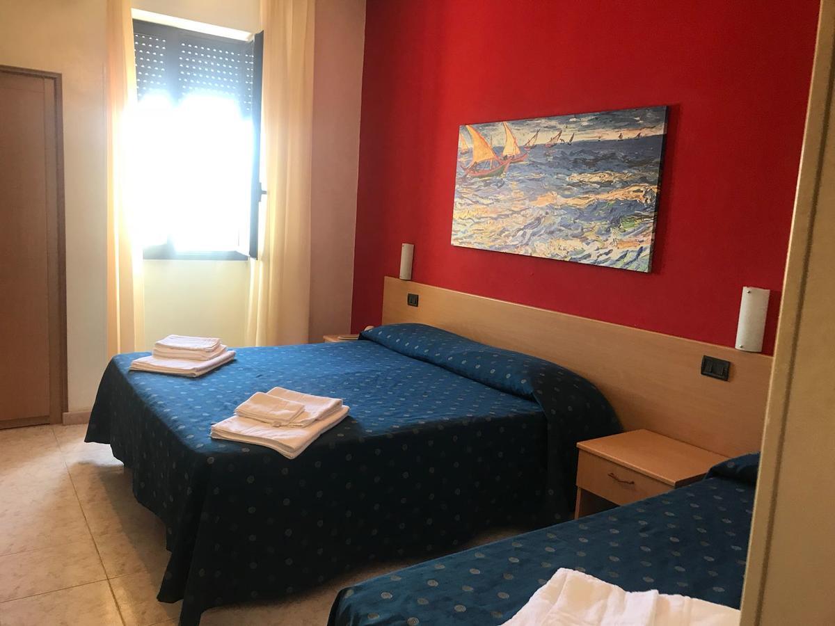 Hotel Il Riccio 切萨雷奥港 外观 照片