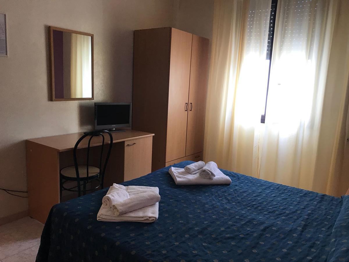Hotel Il Riccio 切萨雷奥港 外观 照片