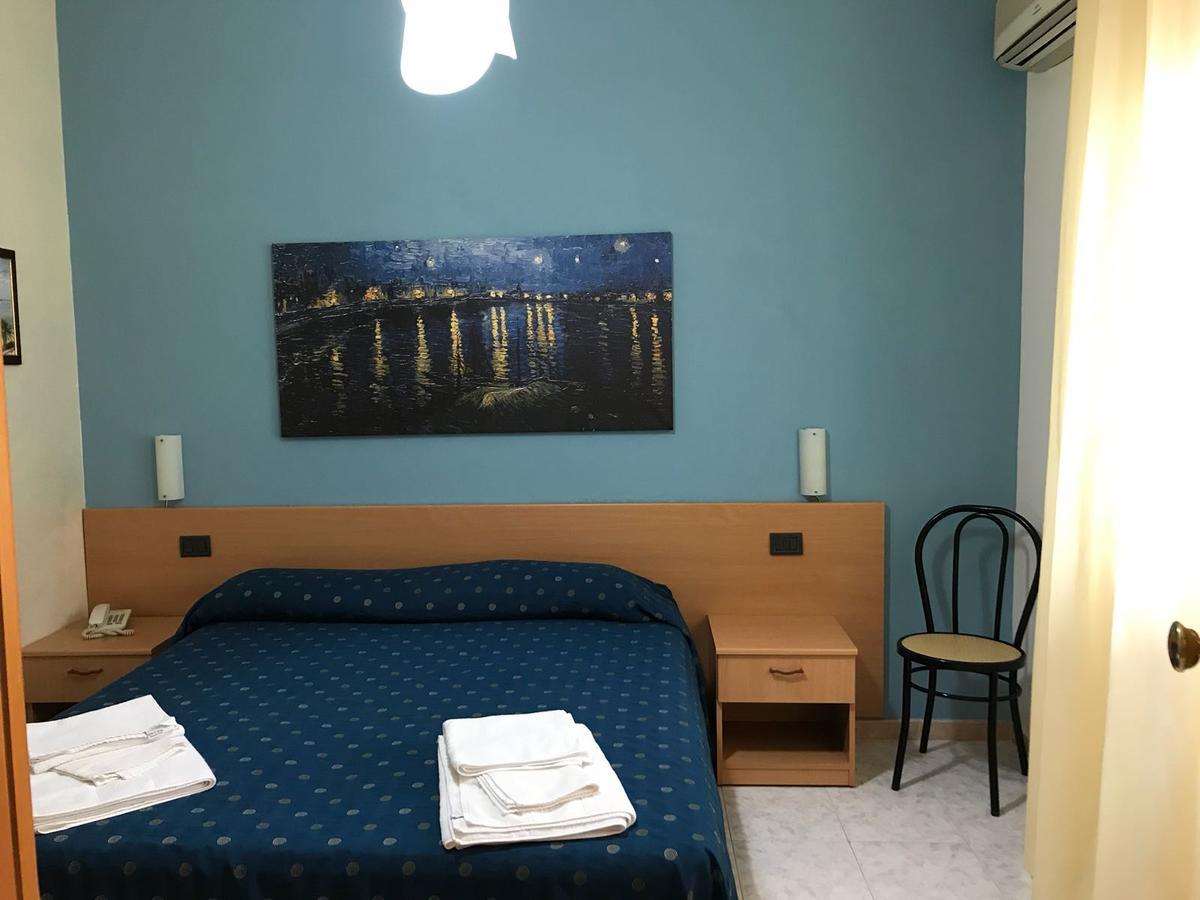 Hotel Il Riccio 切萨雷奥港 外观 照片