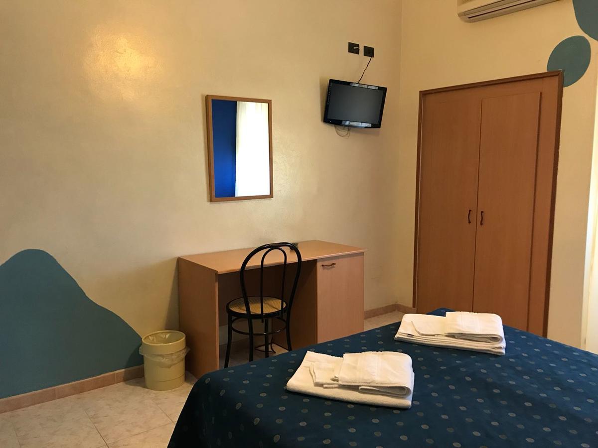 Hotel Il Riccio 切萨雷奥港 外观 照片