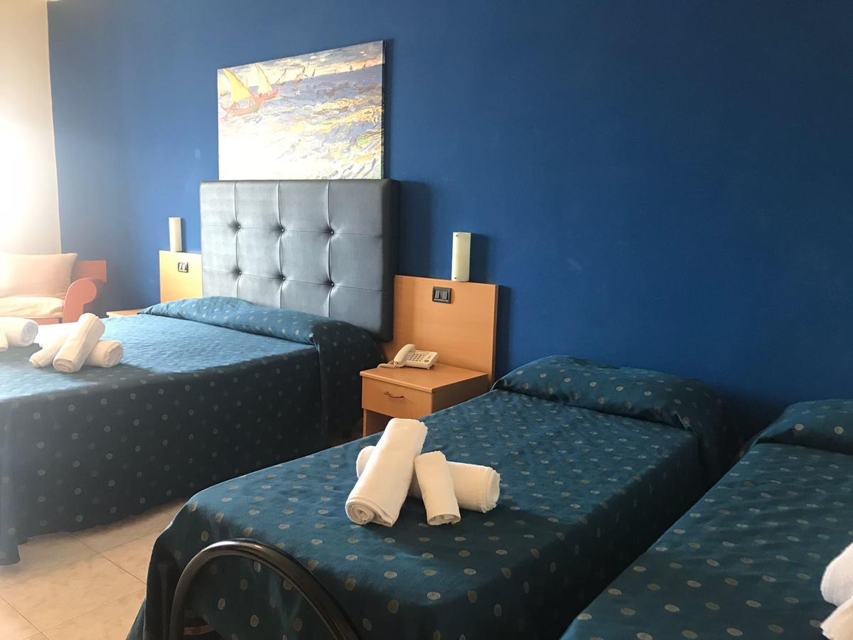 Hotel Il Riccio 切萨雷奥港 外观 照片